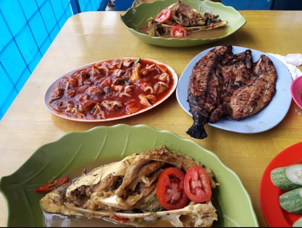 Restoran enak dan legendaris di Indramayu, cocok untuk makan bareng keluarga saat liburan.