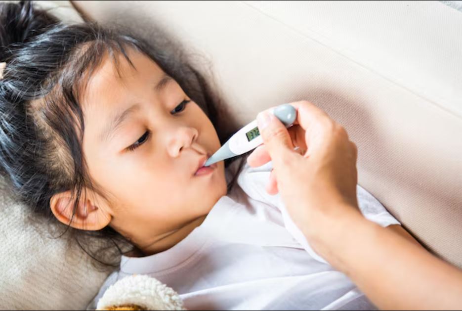 Panik saat anak demam? Tenang, ini langkah alami dan aman untuk bantu turunkan suhu tubuh anak tanpa harus langsung ke rumah sakit.
