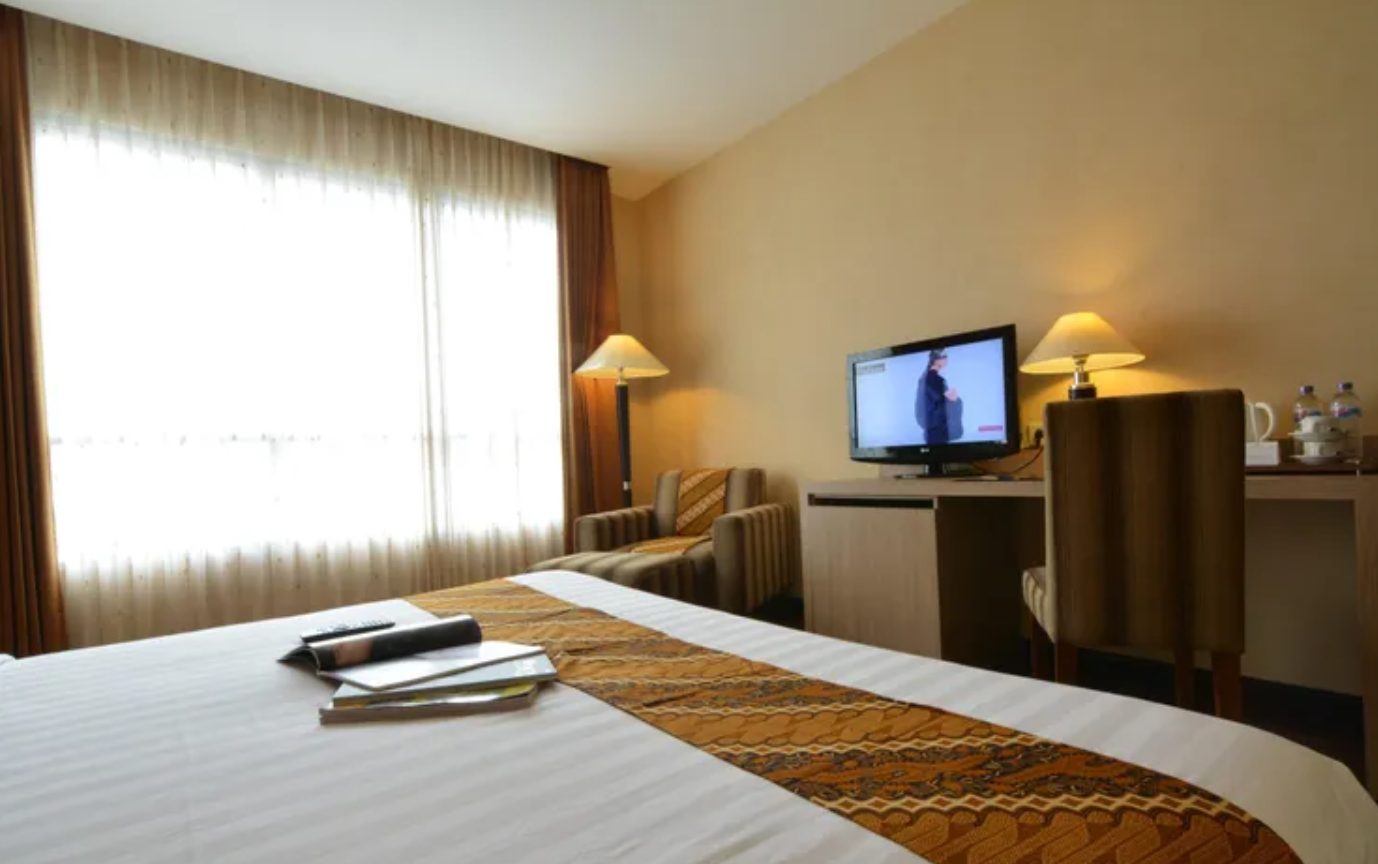 Lojikka Hotel menawarkan kenyamanan modern dengan harga terjangkau.