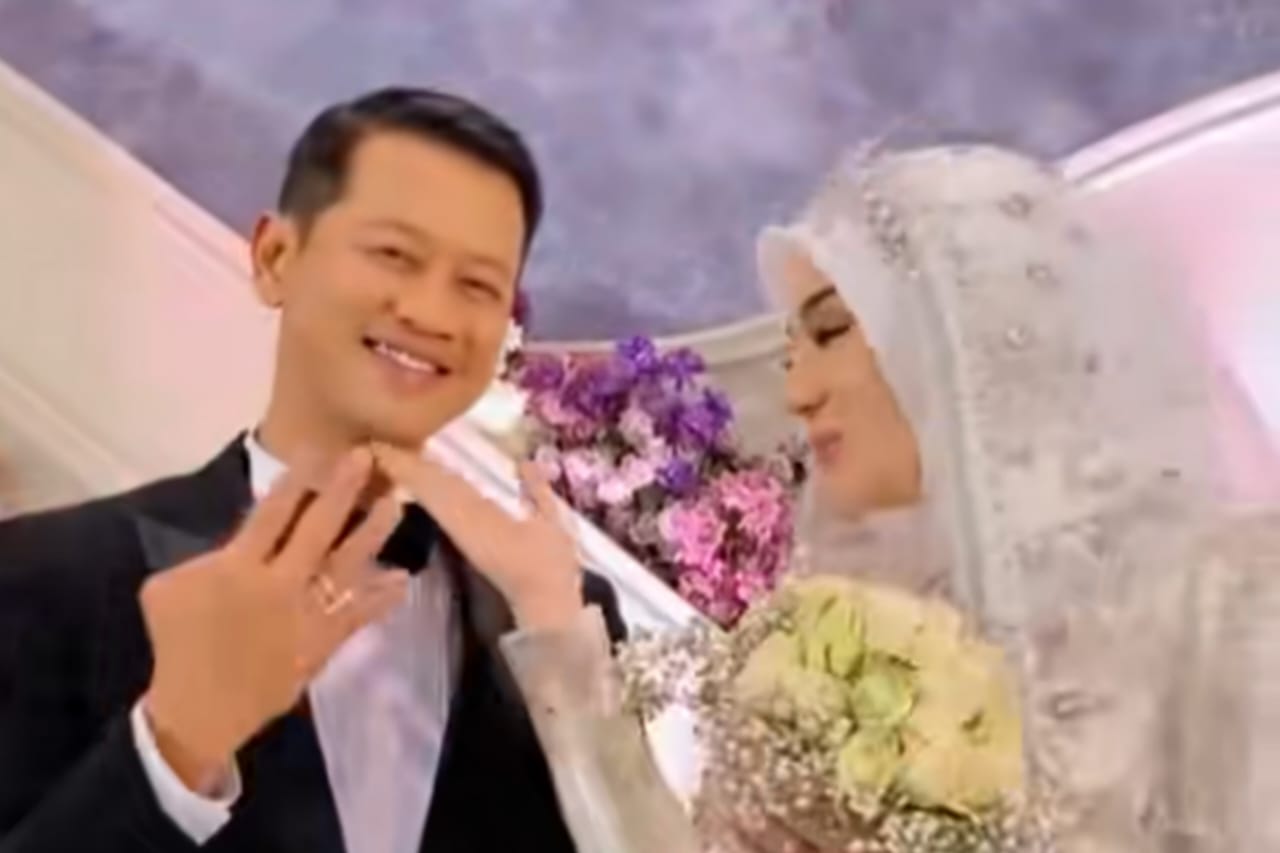 rumah tangga yang baru dijalani  selama 2 bulan oleh pasangan artis ini retak
