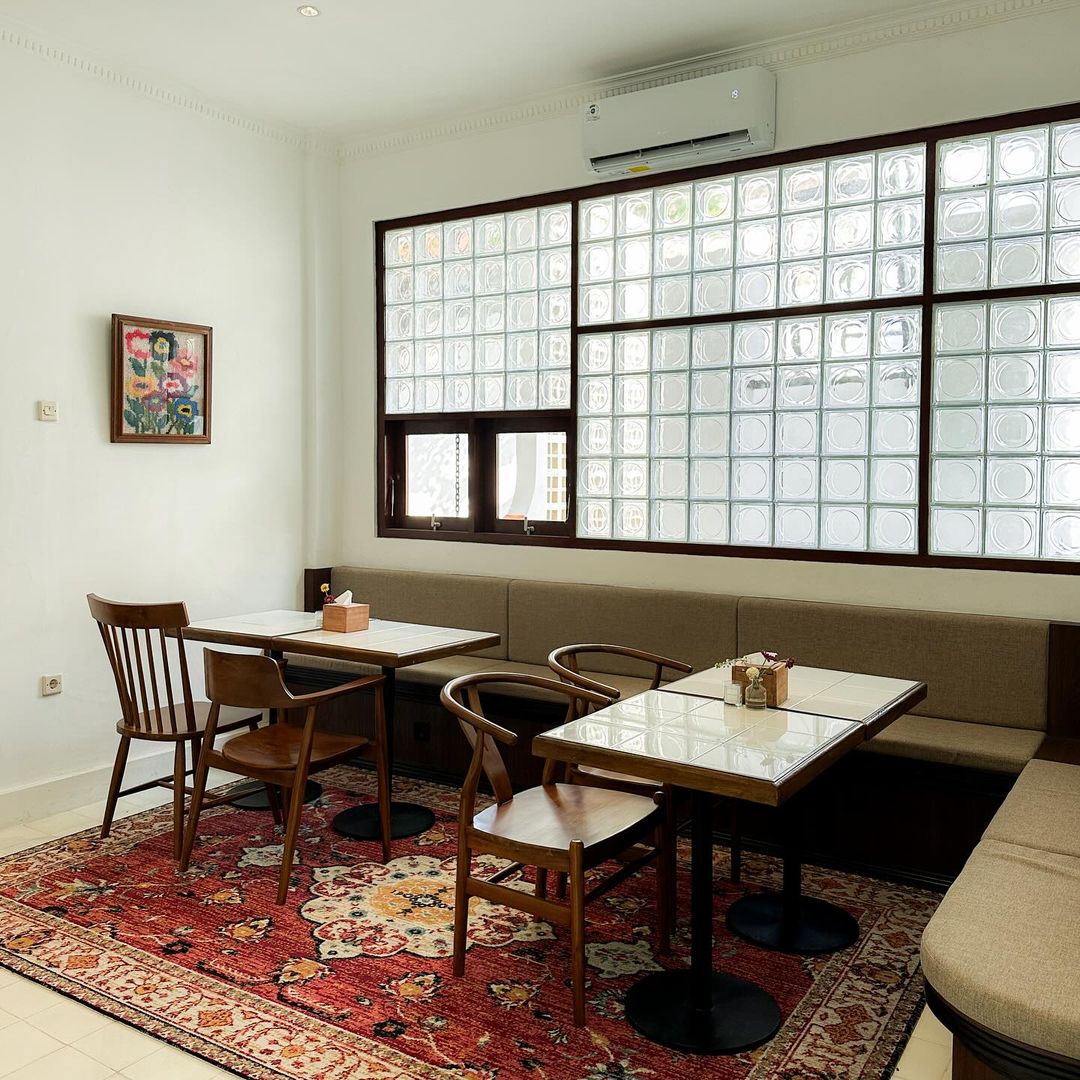 Kafe Jeanne, tempat nongkrong bernuansa vintage homey di tengah Kota Solo.