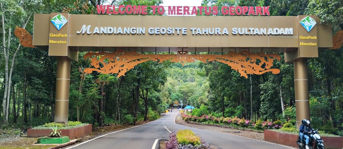 Bagi pencinta alam sejati, Taman Hutan Raya (Tahura) Sultan Adam adalah surga yang wajib dikunjungi.