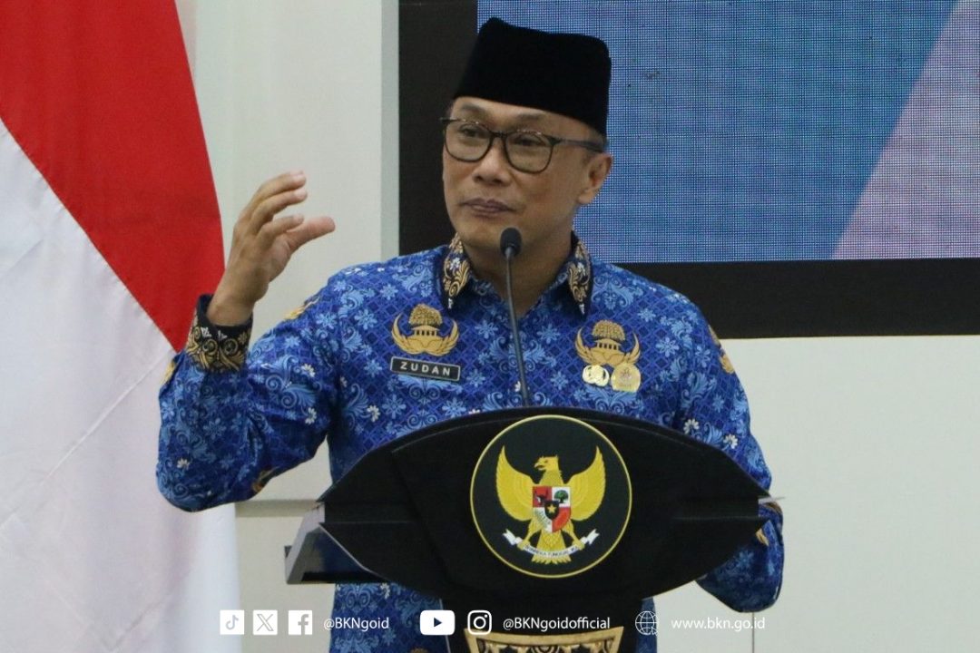 mentri bkn tanggapi guru honorer madrasah