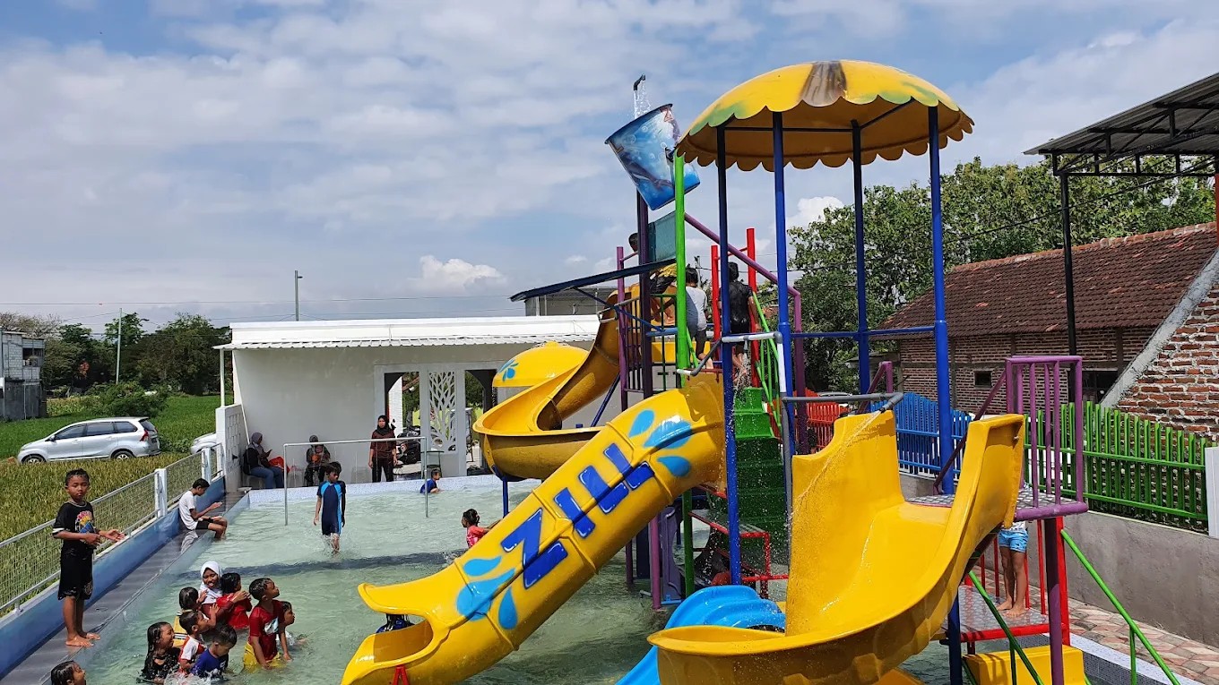 zill swimming, kolam renang yang teletak di babdan ponorogo