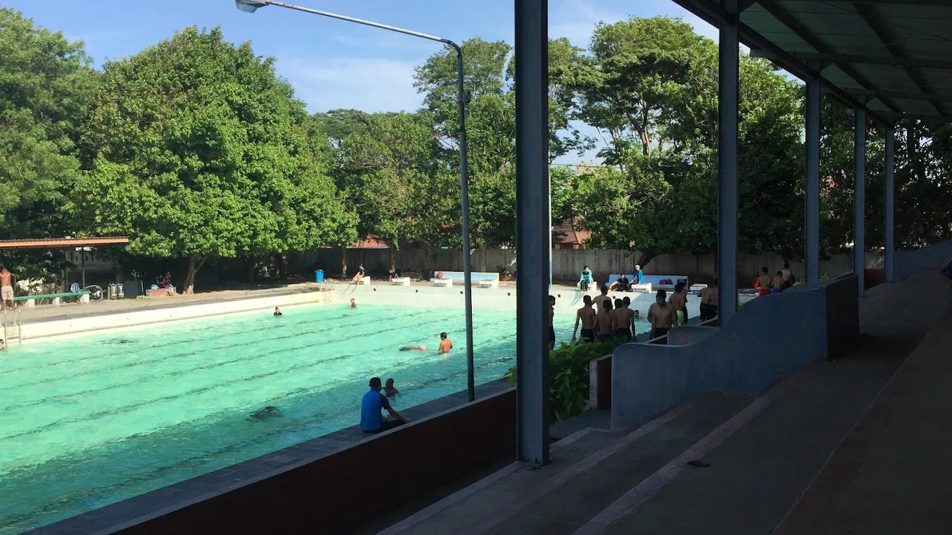 kolam renang kabupaten ponorogo yang biasanya menjadi pilihan lokasi perlombaan renang dan latihan.