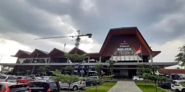 stasiun kota baru malang, gerbang dari kota apel.