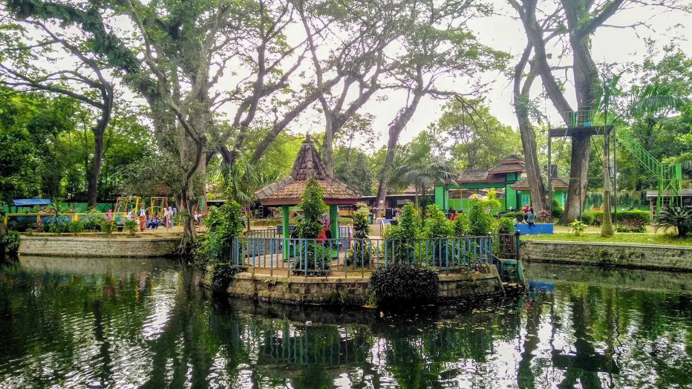 wisata legendaris taman ngembak ponorogo yang dulunya sempat menjadi destinasi wisata favorit.
