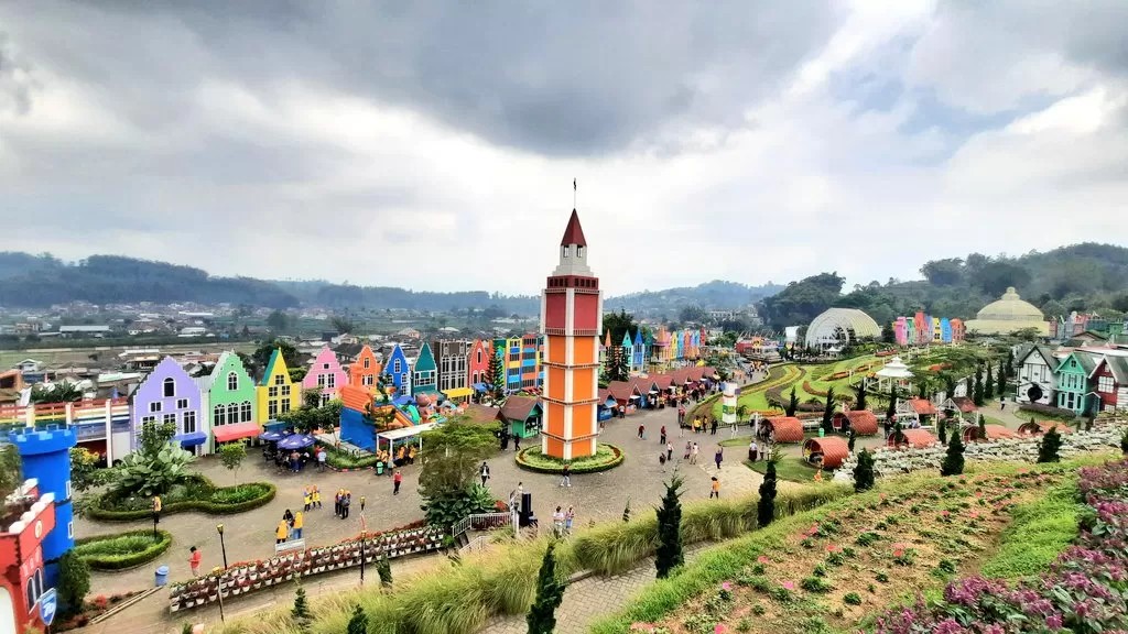 Florawisata San Terra de Lafonte, sebuah taman bungan megah di tengah pegunungan Kota Malang