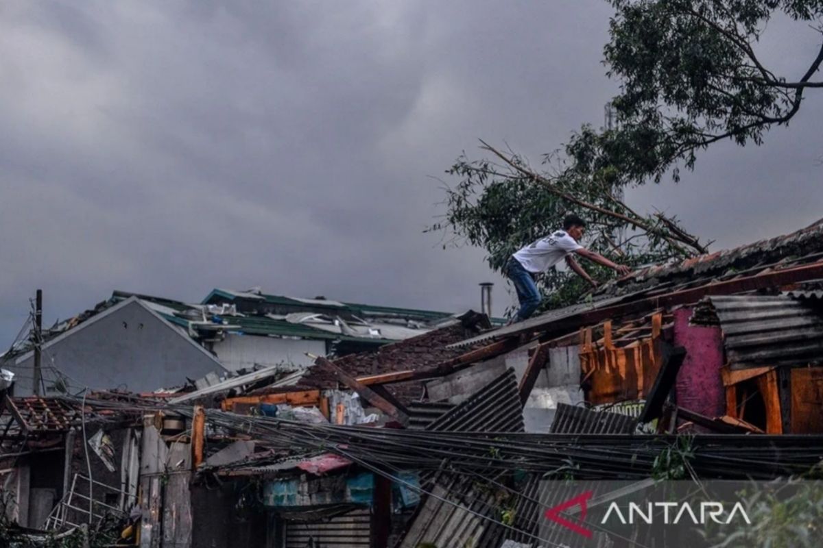 Angin puting beliun terjang Malang