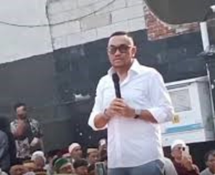 Sahroni Muncul di Publik