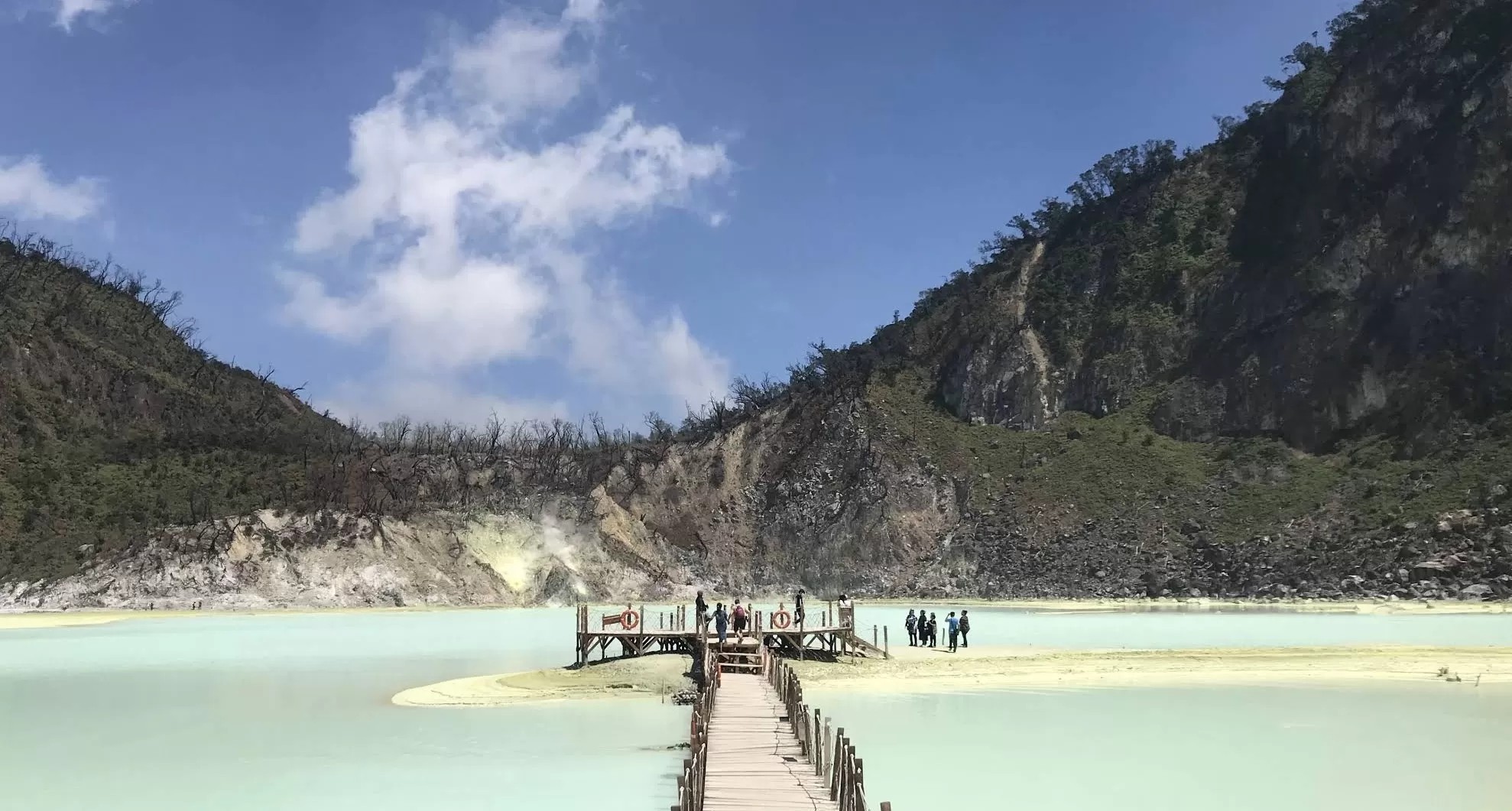 kawah putih ciwidey, wisata alam diatas dataran tinggi yang menjadi pusat tujuan wisatawan.