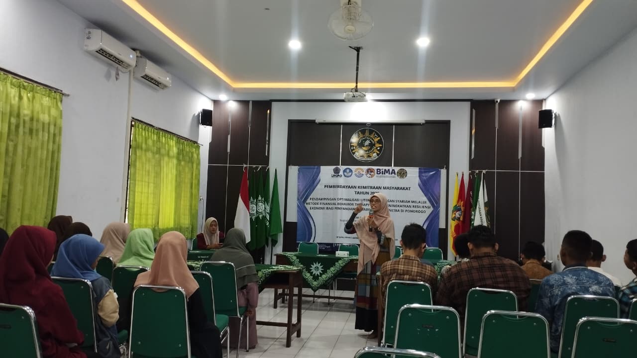 Dr. Fatkhur Rohman Al-Banjari, M.E,  Anggota pengabdian masyarakat DPPM KEMDIKTISAINTEK bekali penyandang tunanetra tentang belajar mengatur keuangan dengan pendekatan Financial Behavior Therapy.