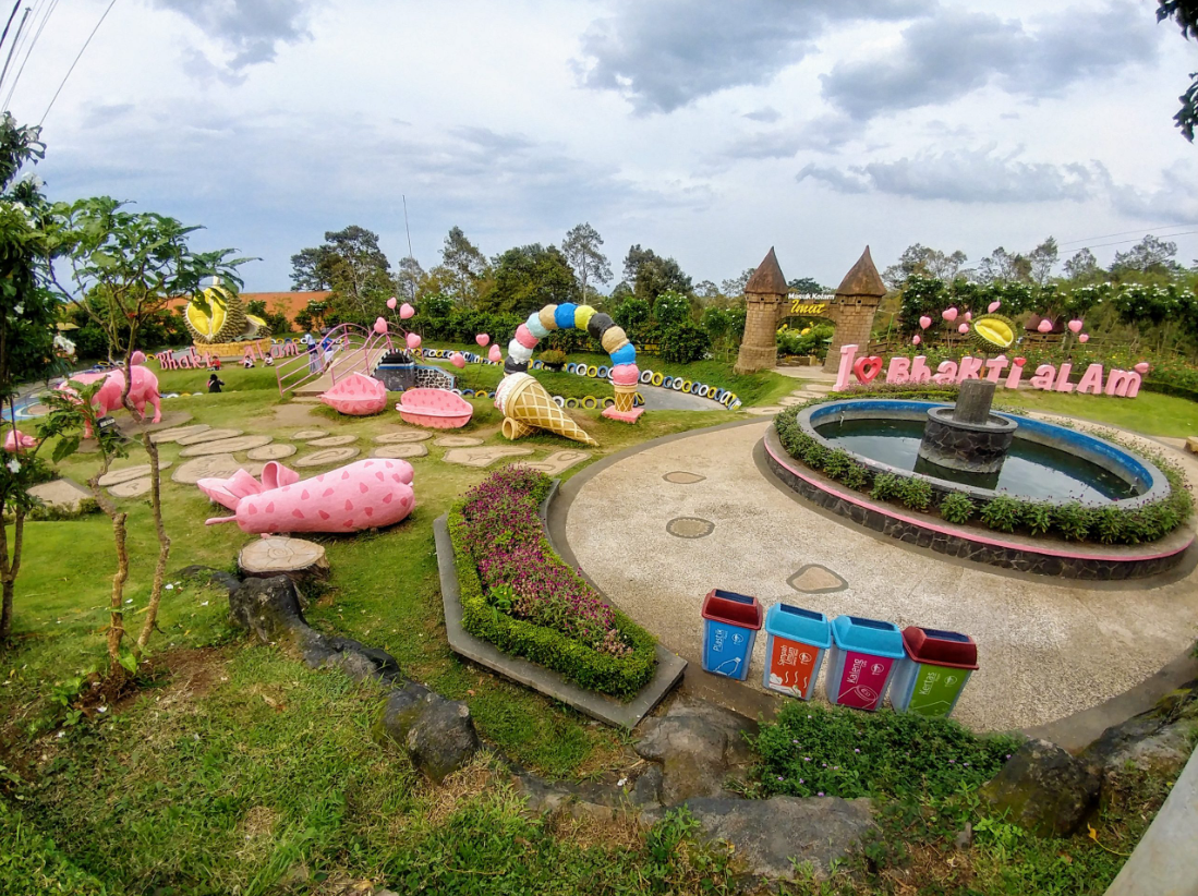 Jika kamu ingin menjelajahi taman buah tropis terbesar di Pasuruan, Agrowisata Bhakti Alam wajib masuk daftar kunjunganmu.