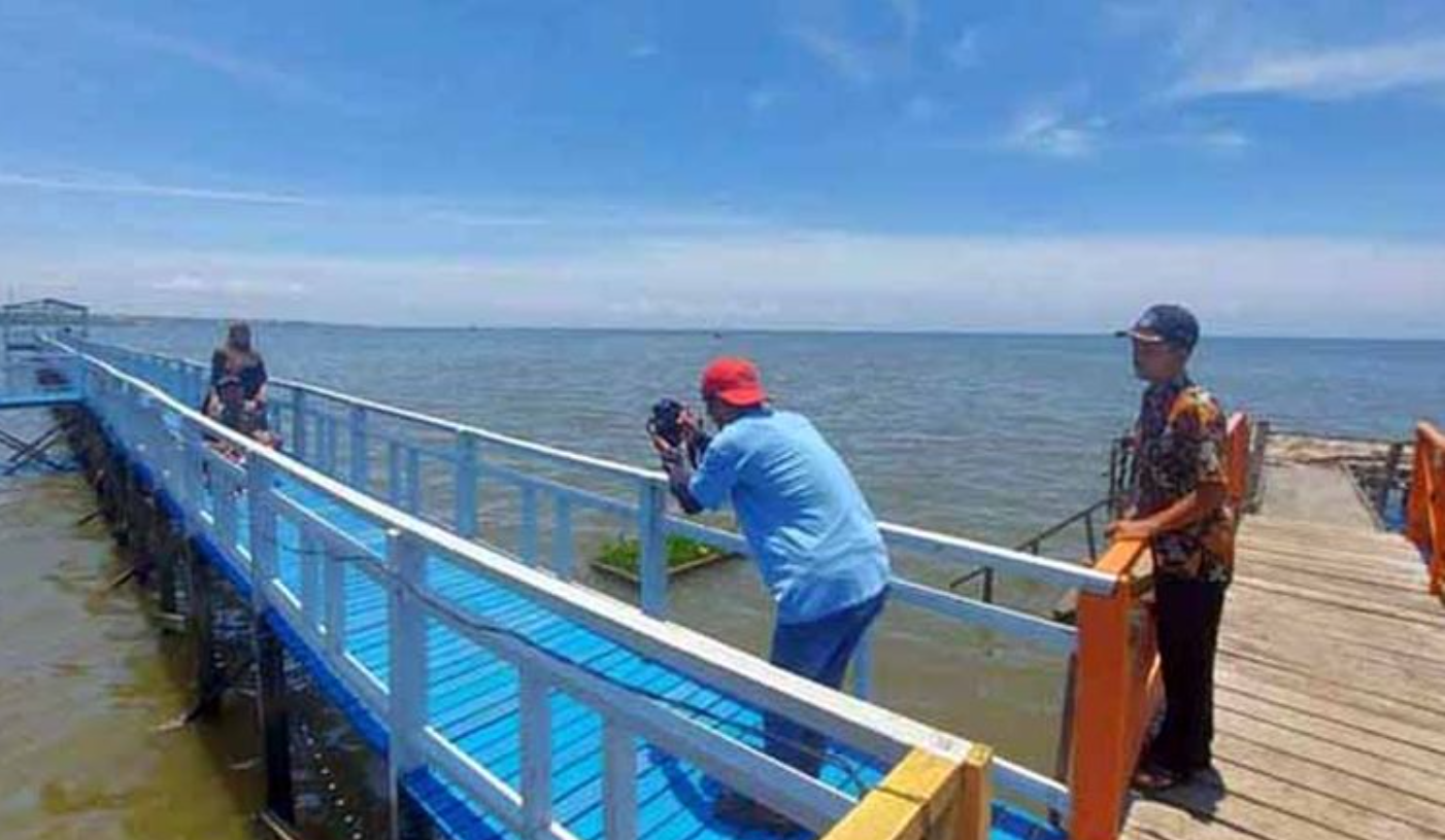 Jika kamu mencari pantai yang masih alami namun sudah memiliki fasilitas lengkap, Pantai Penunggul bisa jadi pilihan utama.