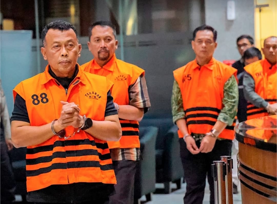 KPK menetapkan Bupati Sugiri Sancoko, Sekda Agus Pramono, Direktur RSUD dr Harjono Yunus Mahatma dan Sucipto (kontraktor) sebagai tersangka.