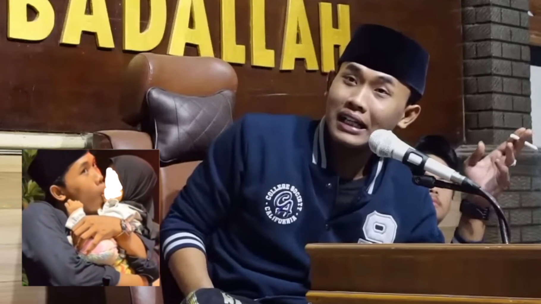 Viral! Gus Elham Yahya Cium Anak Kecil di Depan Jamaah