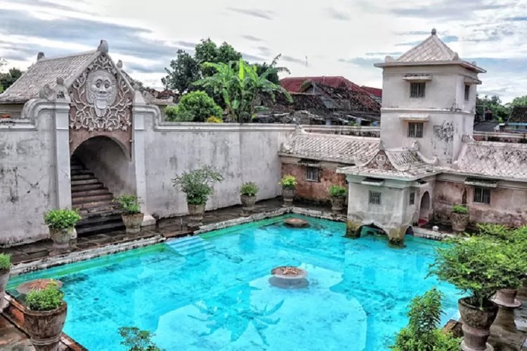 Taman Sari Water Castle, wisata yang konon bekas Pemandian para sultan pada masanya,