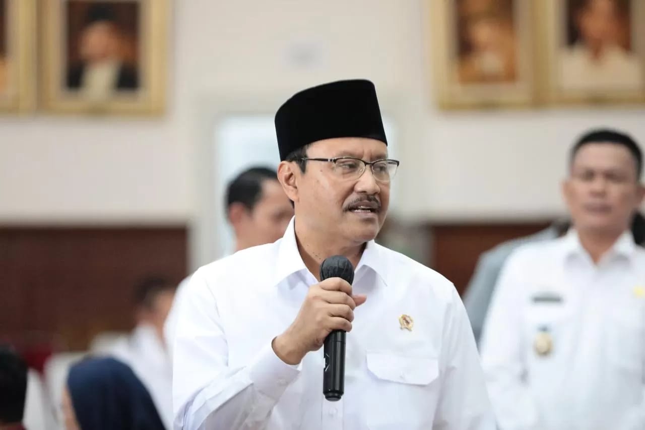 Meteri Sosial Saifullah Yusuf (Gus Ipul) menegaskan kepada penerima manfaat untuk menggunakan dana bansos secara bijak