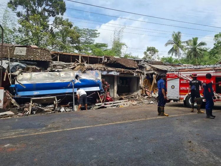 Kecelakaan di Jalan Raya Kalijambe