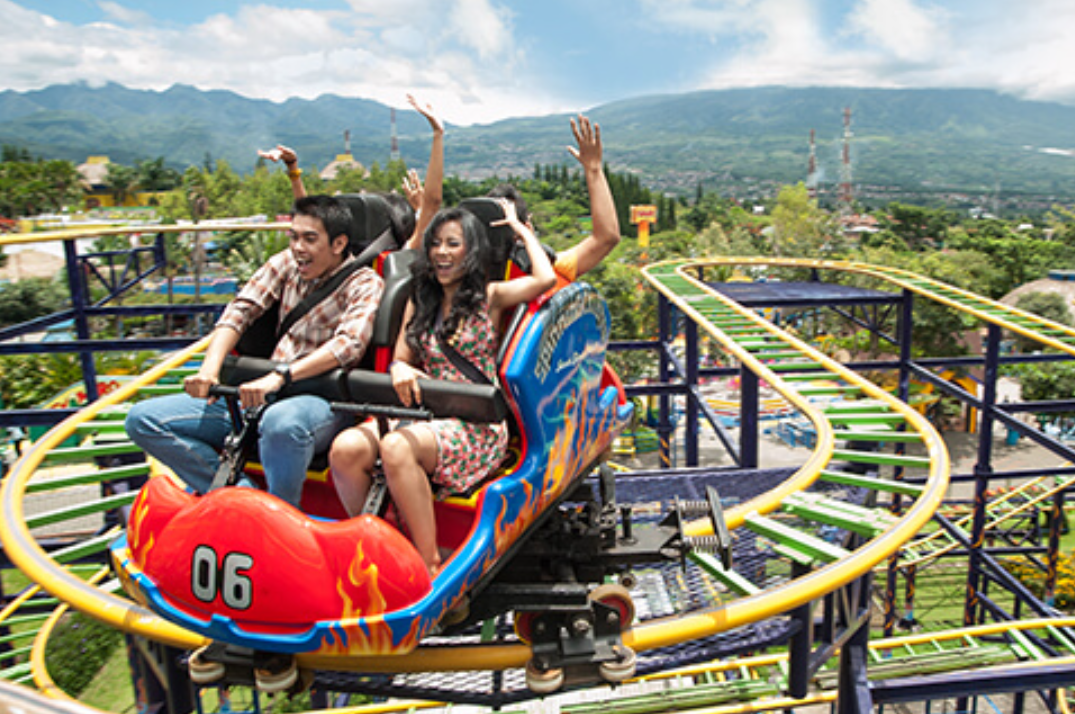 Gold Mining Coaster adalah roller coaster bertema tambang emas dengan sensasi unik dan lintasan penuh kejutan.