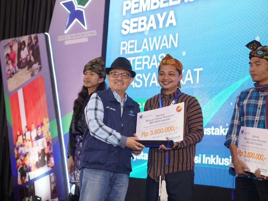 Miswanto, pegiat literasi dari Wonogiri sekaligus Relawan Literasi Masyarakat (Relima) lokus Wonogiri meraih penghargaan