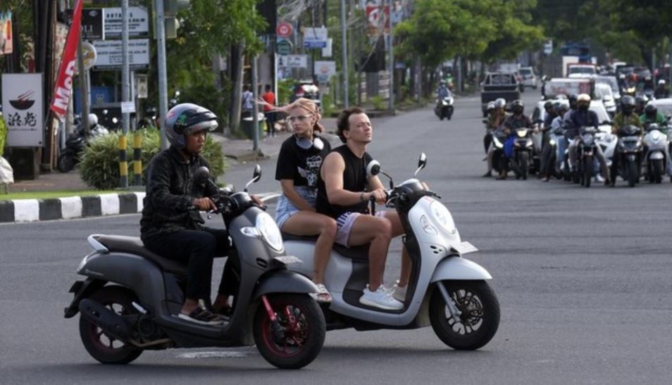 WNA di Bali diwajibkan didampingi saat berkendara motor untuk mencegah kecelakaan dan kerugian rental.