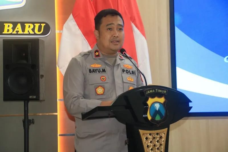 Kompol Bayu Marfindo beri arahan ke personel Polres Malang jelang Operasi Zebra Semeru 2025, Sabtu (15/11/2025). (Sumber: ANTARA/HO Polres Malang)
