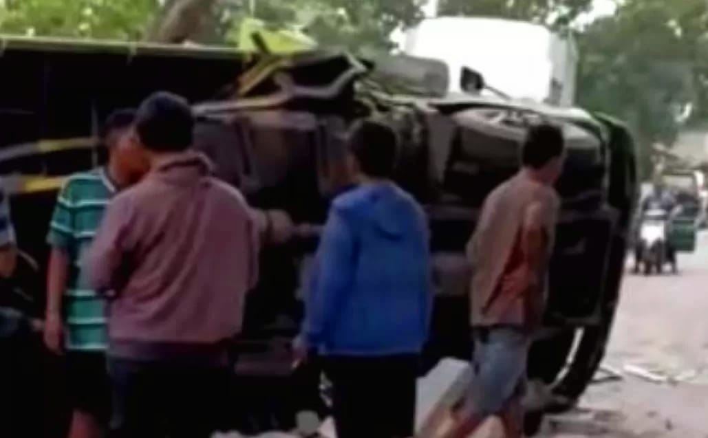 Empat kendaraan hancur dalam kecelakaan beruntun di Widodaren, Ngawi, Selasa pagi 18 November 2025. (Sumber: Jawa Pos Radar Madiun)