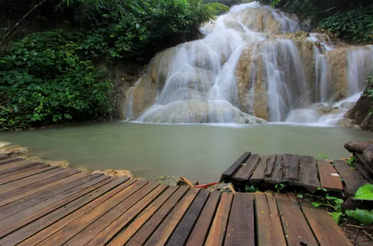 Curug Sikopel di Desa Babadan, Kecamatan Pagetan, Banjarnegara.