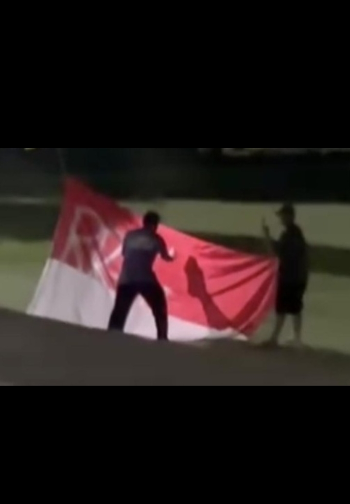 Bendera Merah Putih Diturunkan dan Dicorat-coret di Depan Kantor Bupati Jembrana