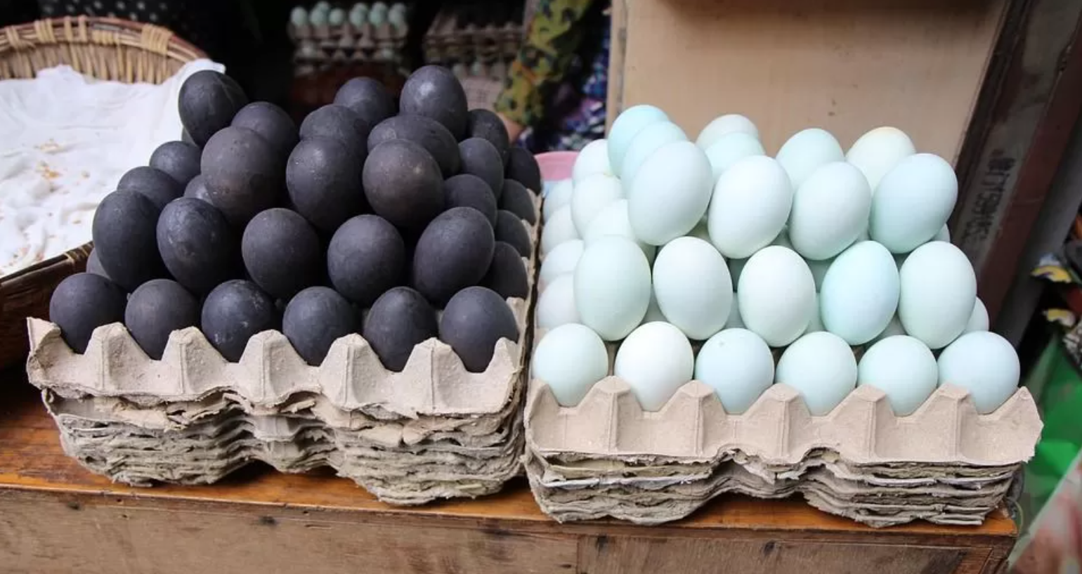 telur asin Brebes terkenal dengan rasa gurih pas, tekstur padat, dan kualitas yang stabil.