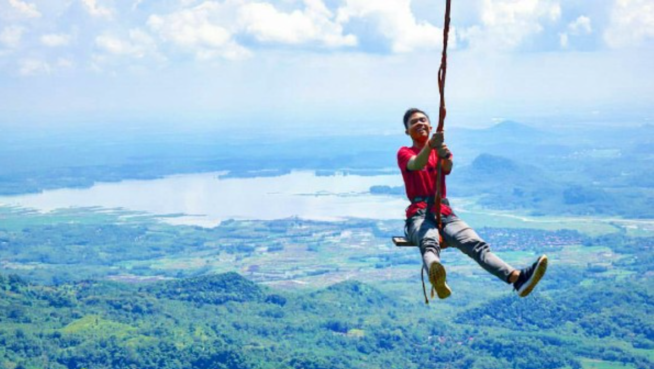 Kalibaya Park berada di dataran tinggi Puncak Malio dan menjadi salah satu wisata alam paling hits di Brebes.