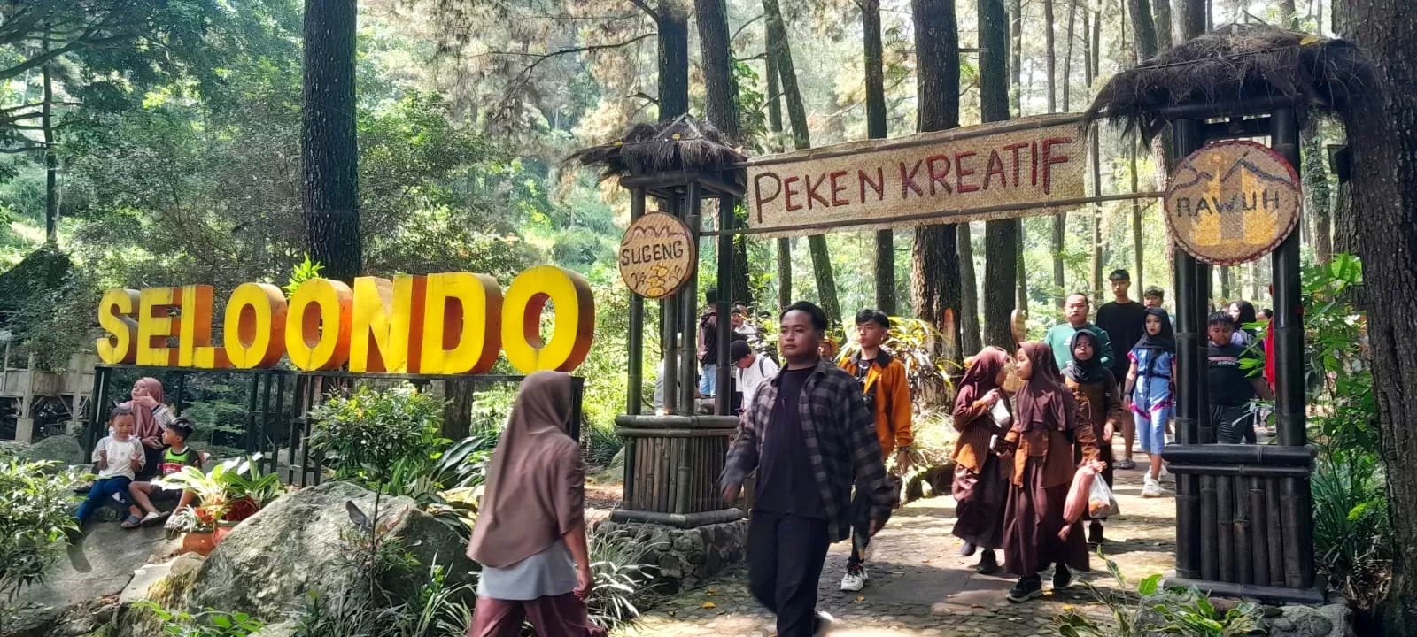 Peken Kreatif hidupkan kembali Seloondo Ngawi! Ribuan pengunjung padati kawasan wisata yang dulu sempat mati suri. (Sumber: Radar Madiun)