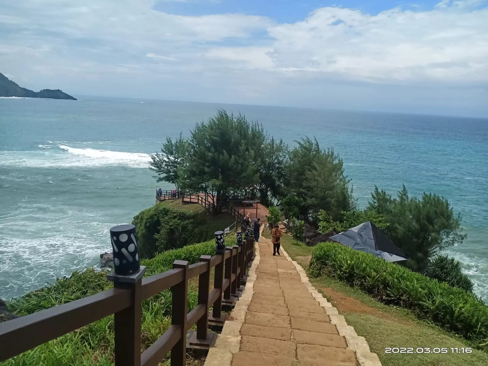 Pesona Pantai Menganti Kebumen