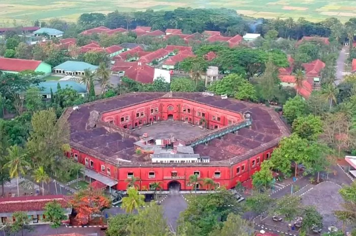 Wisata sejarah Benteng Van Der wijk Kebumen