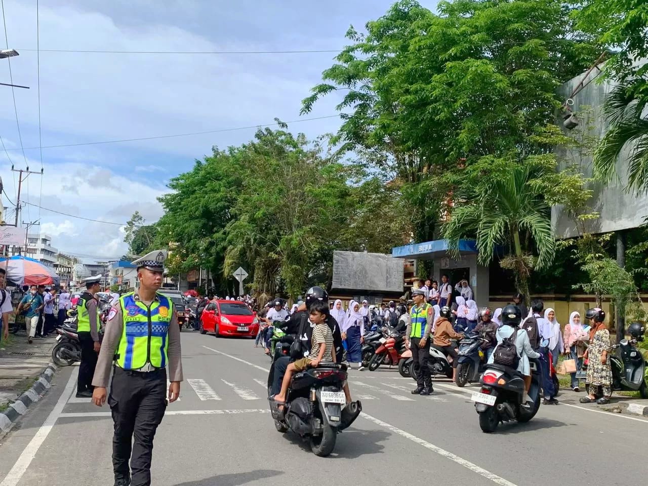 Aksi tegas! Pelajar di Tarakan terjaring razia saat nekat bawa motor tanpa SIM & perlengkapan lengkap (Sumber: Eliazar/Radar Tarakan)