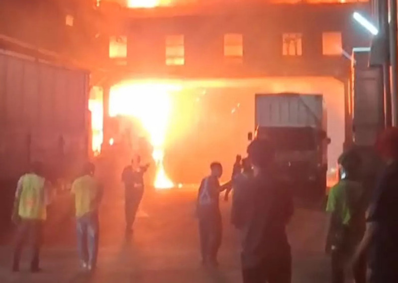 Pabrik PT Dua Kelinci Pati Terbakar