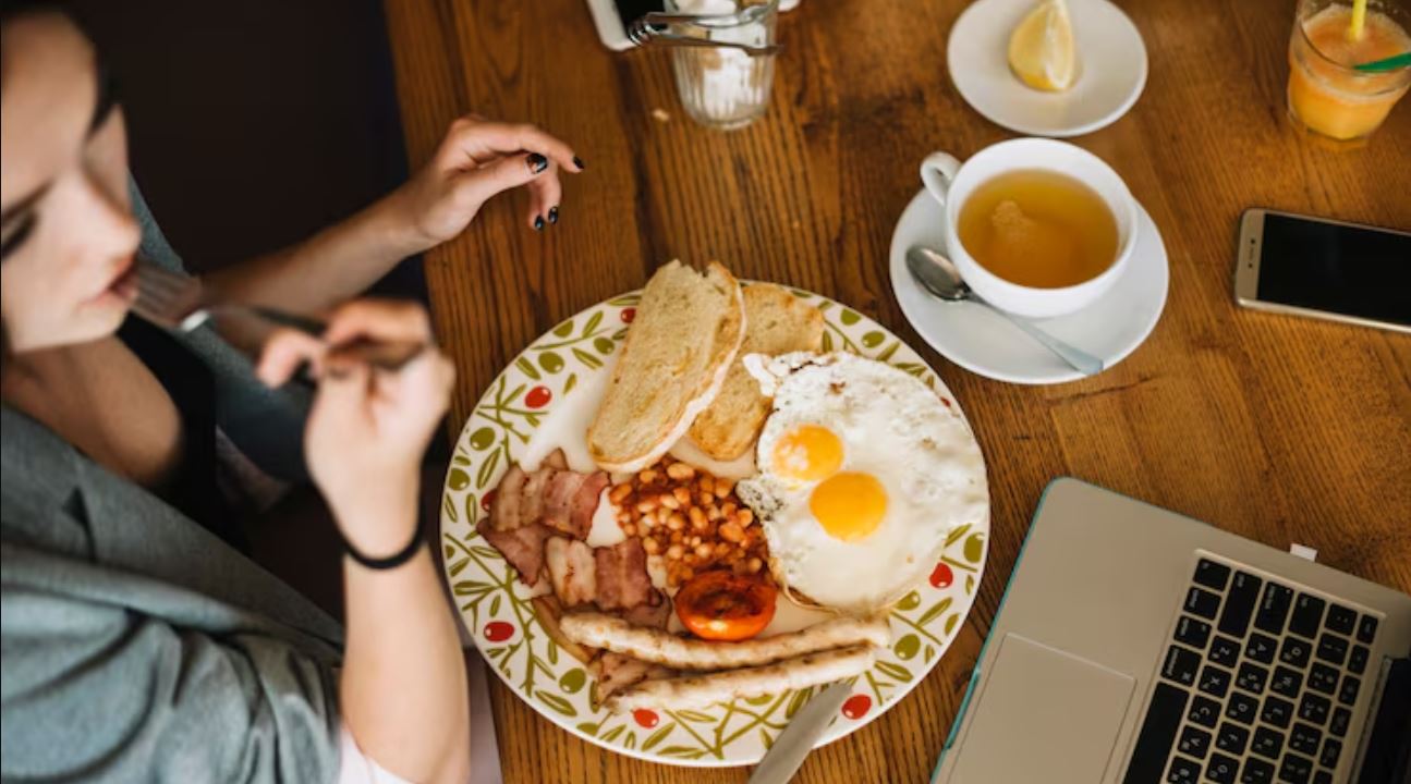 Sempatkan sarapan setiap pagi sebelum memulai aktivitas seharian.