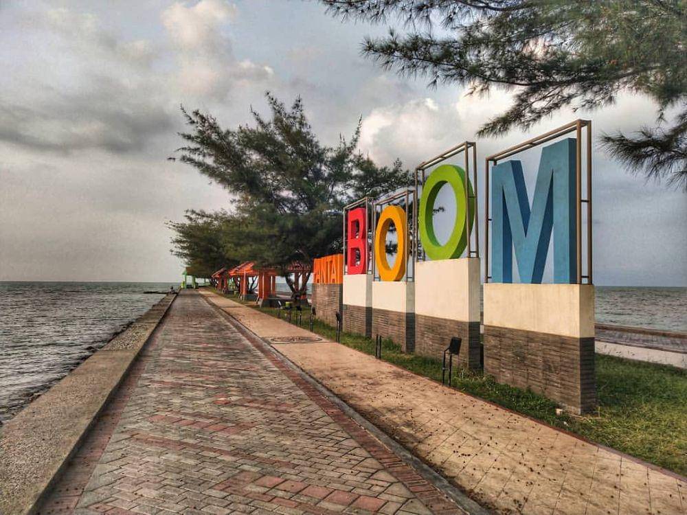 Pantai Boom Tuban