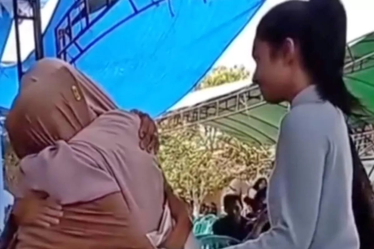 Zize dirujak netizen saat hadiri pemakaman ayah Arhan Pratama