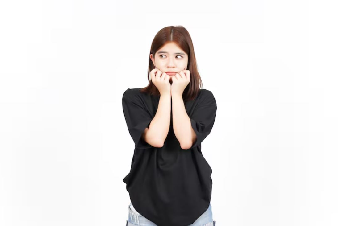 Overthinking, ragu-ragu, dan terlalu mandiri bisa bikin rezeki Aquarius tersendat.