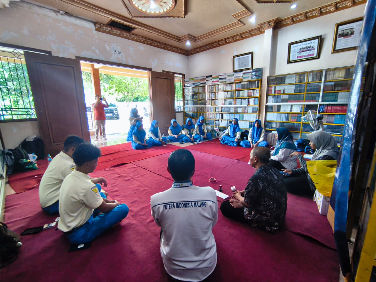 Super cam penulisan cerpen diikuti 10 orang siswa terpilih dari SMK Putra Indonesia Malang (PIM) di Sutejo Spectrum Center (SSC) Ponorogo.