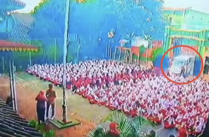 Rekaman CCTV memperlihatkan Mobil MBG Terobos Pagar dan Tabrak Murid SDN Kalibaru 01