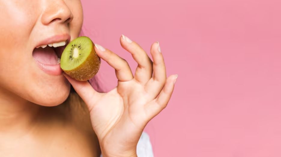 Konsumsi 2&ndash;3 buah kiwi setiap hari membantu melancarkan BAB.