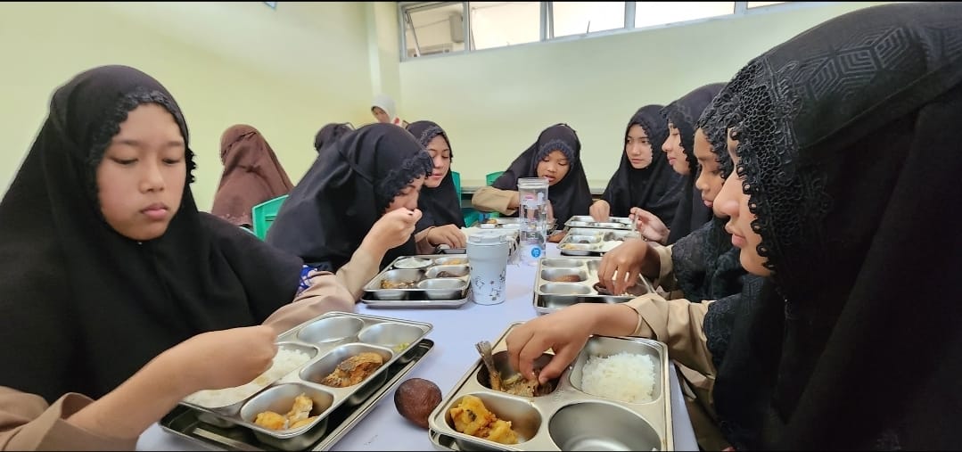 MBG memiliki dampak positif pada tren pertumbuhan ekonomi dan mampu membuka lapangan pekerjaan.