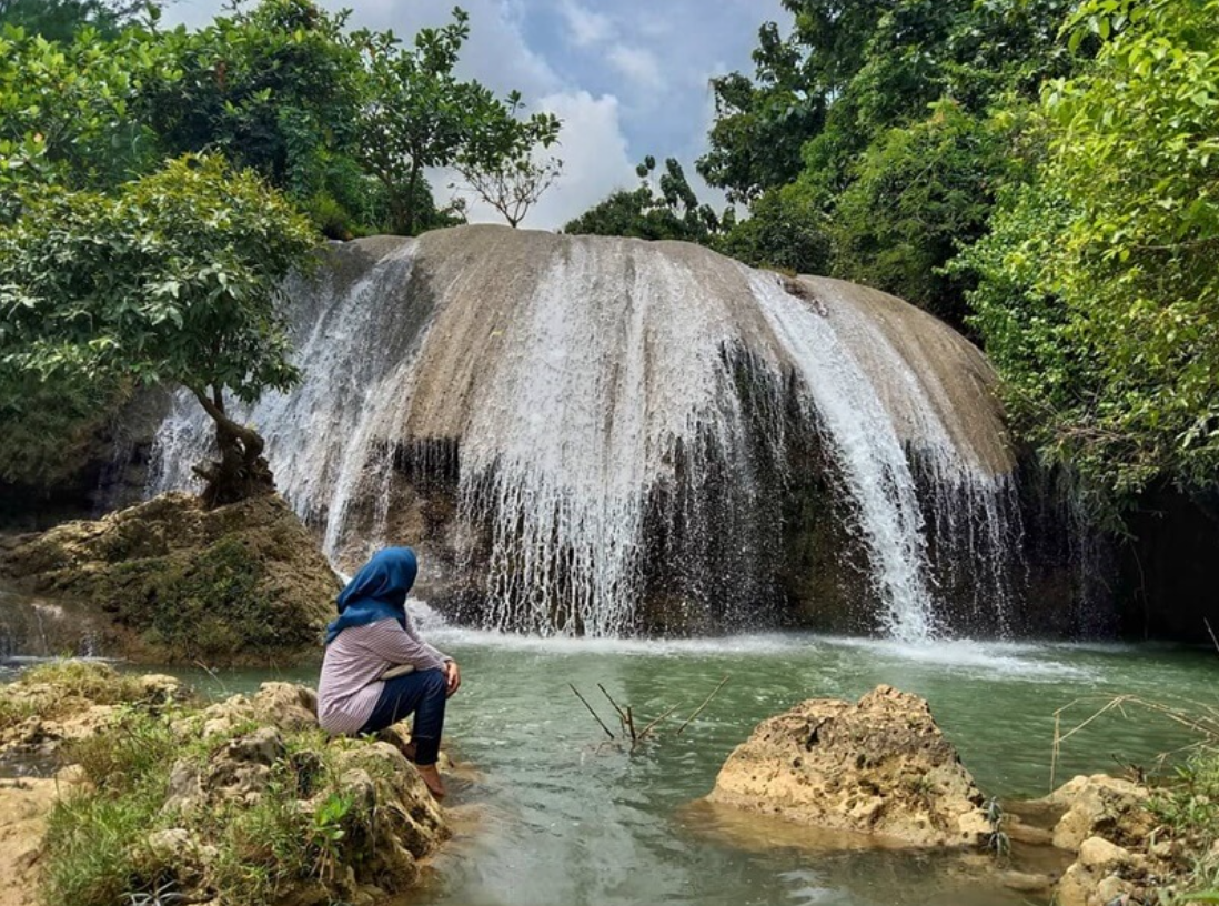 Air Terjun Lorotan Semar terletak di Desa Sumbersari, Kecamatan Kayen, Kabupaten Pati.