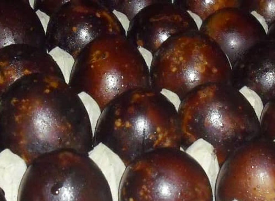 Salah satu buah tangan paling unik dari Pati adalah telur lurik.