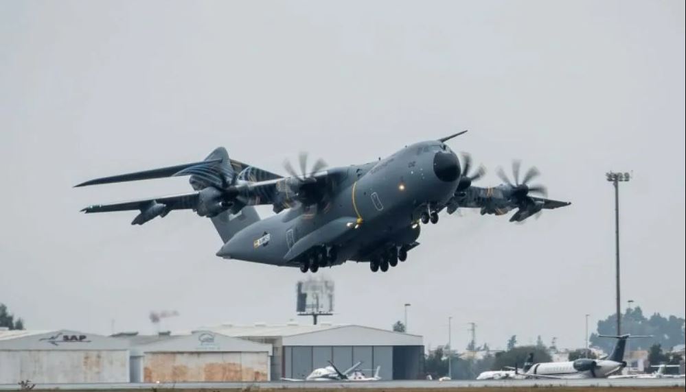 Pesawat angkut A400M ke dua milik TNI AU uji terbang di fasilitas Airbus San Pablo, Seville, Spanyol, Rabu, (12/12/2025)