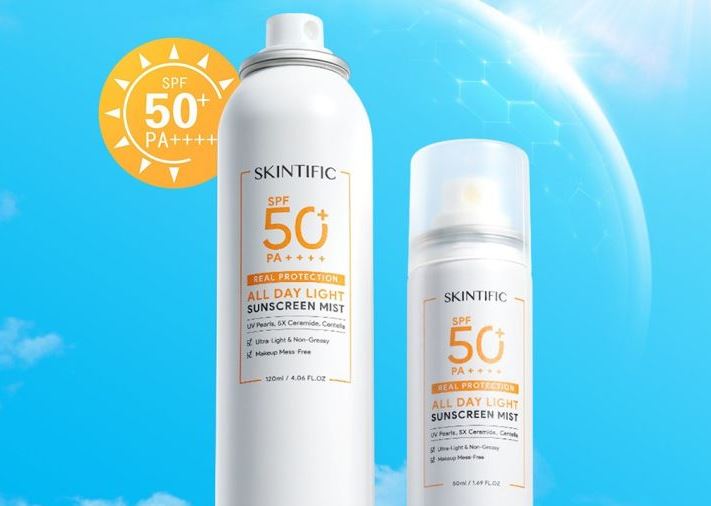 Skintific All Day Light Sunscreen Mist dengan perlindungan SPF 50.