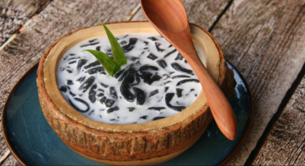 Jangan lewatkan 7 kuliner khas Kendal! Dari Mangut Lele hingga Dawet Ireng, semua rasanya bikin nagih.
